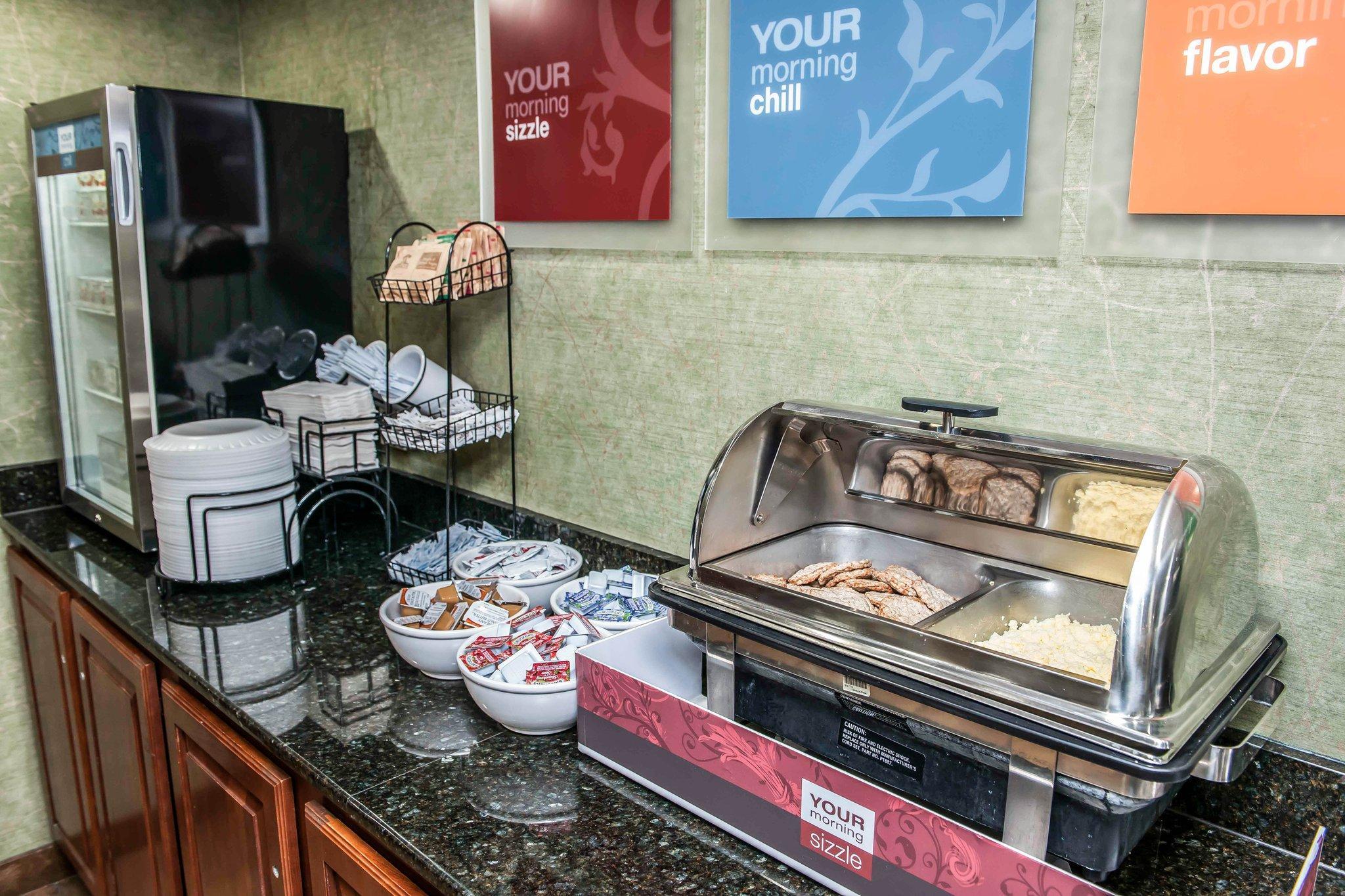 Comfort Inn & Suites North At The Pyramids Indianapolis Buitenkant foto