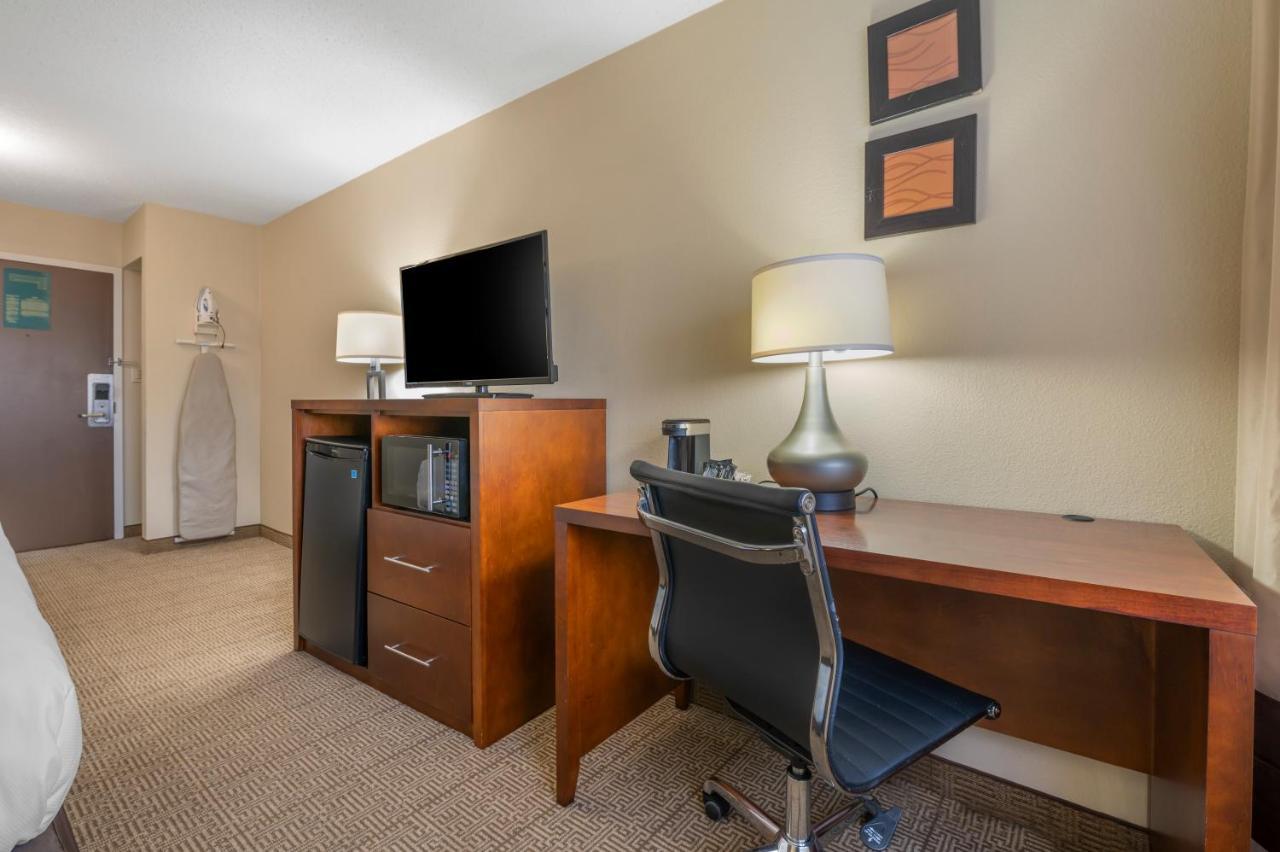 Comfort Inn & Suites North At The Pyramids Indianapolis Buitenkant foto