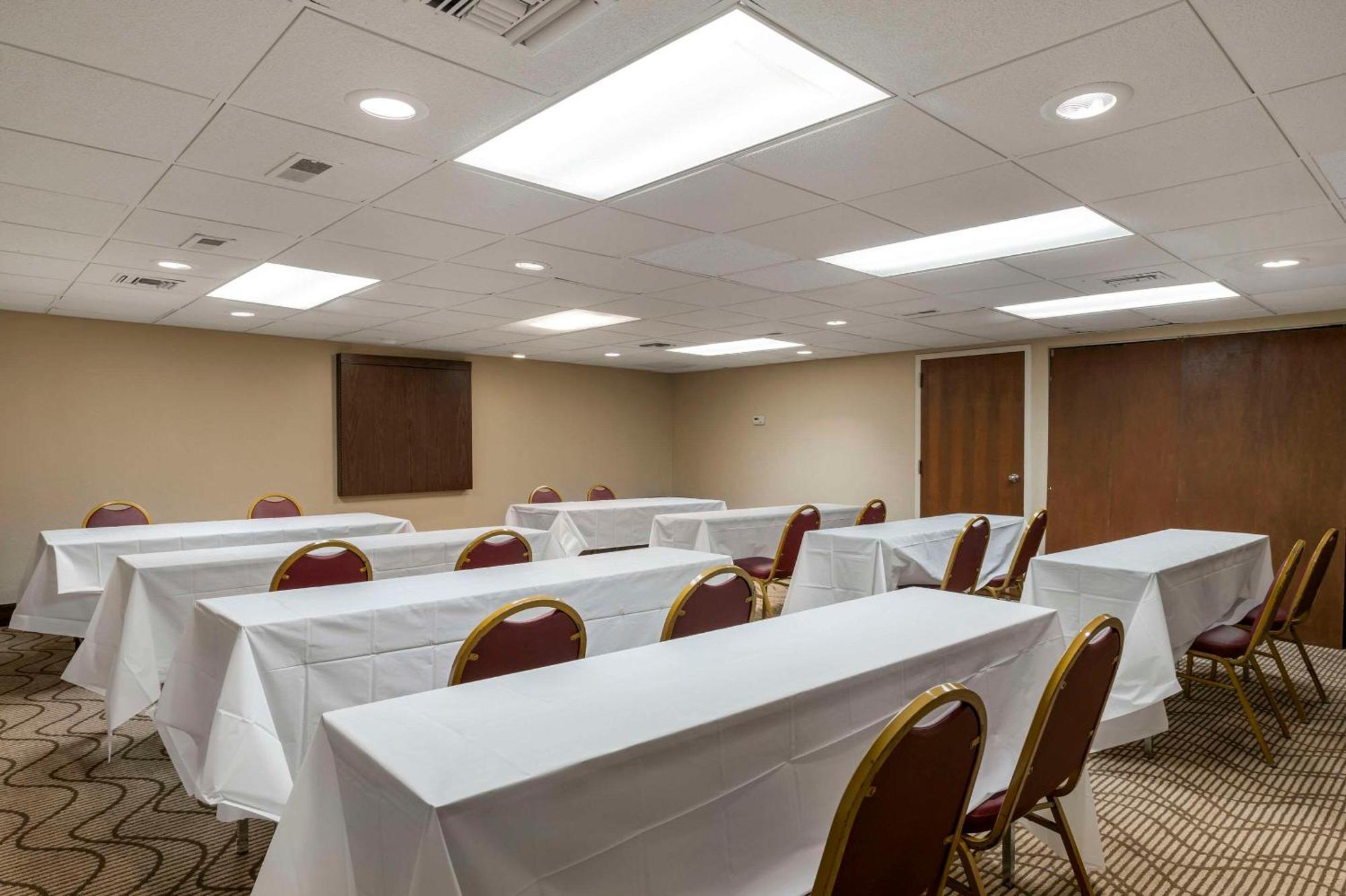 Comfort Inn & Suites North At The Pyramids Indianapolis Buitenkant foto
