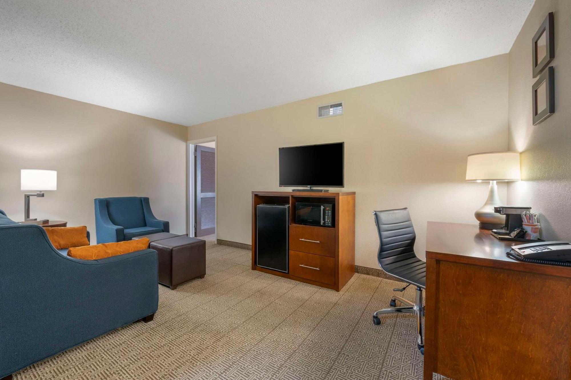 Comfort Inn & Suites North At The Pyramids Indianapolis Buitenkant foto