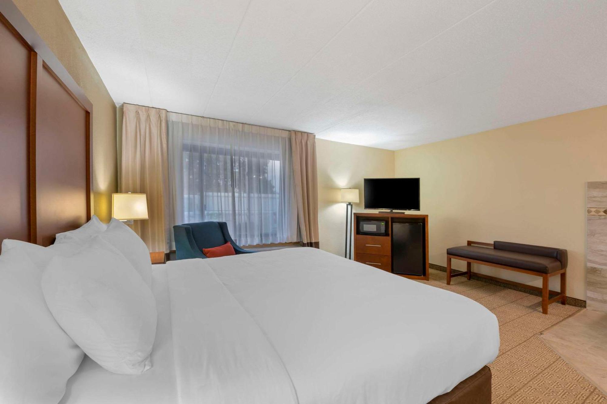 Comfort Inn & Suites North At The Pyramids Indianapolis Buitenkant foto