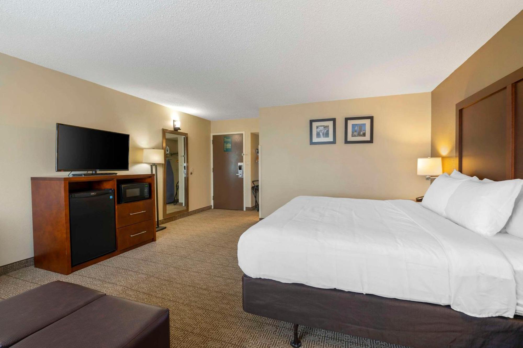 Comfort Inn & Suites North At The Pyramids Indianapolis Buitenkant foto