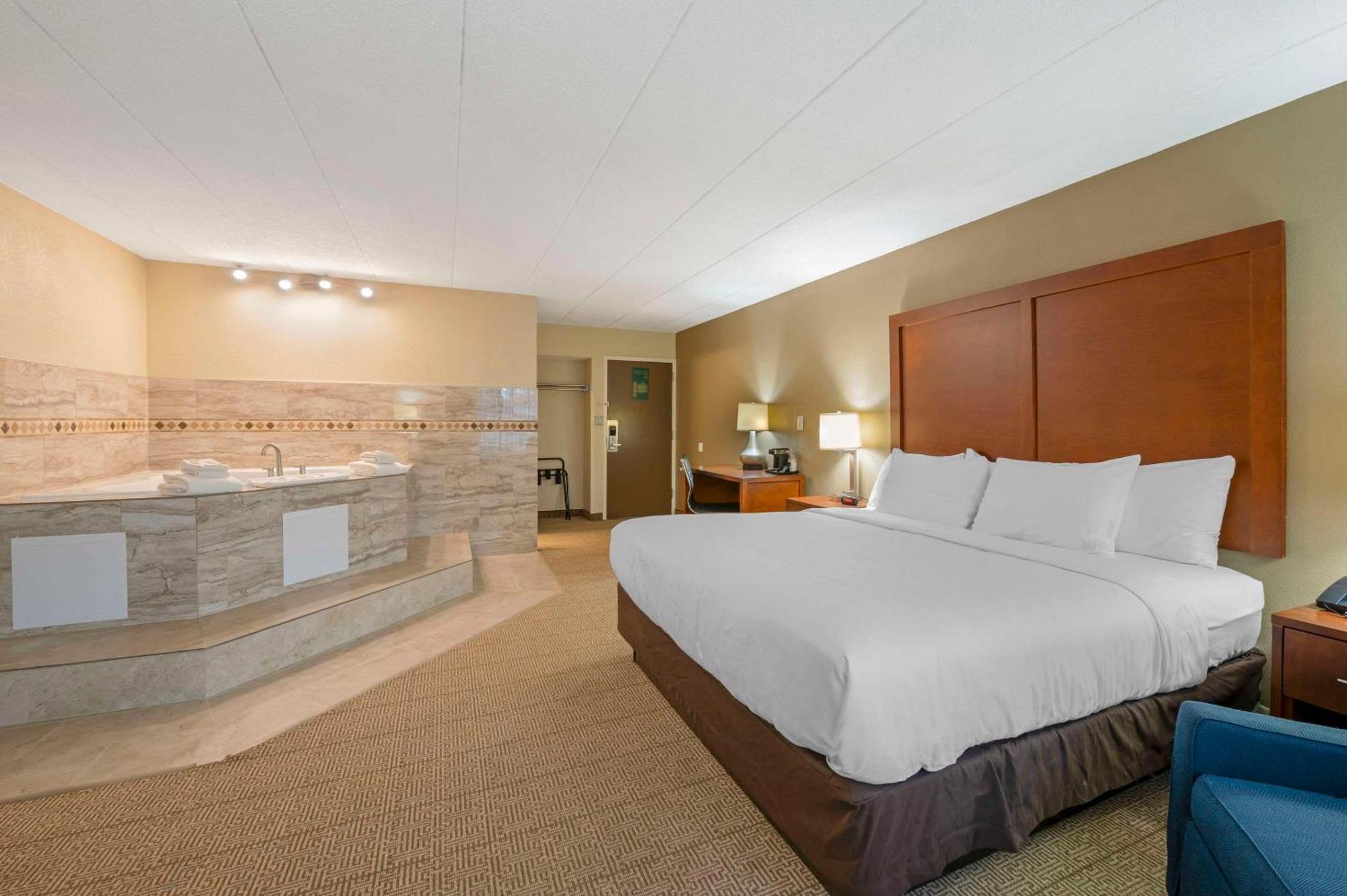 Comfort Inn & Suites North At The Pyramids Indianapolis Buitenkant foto