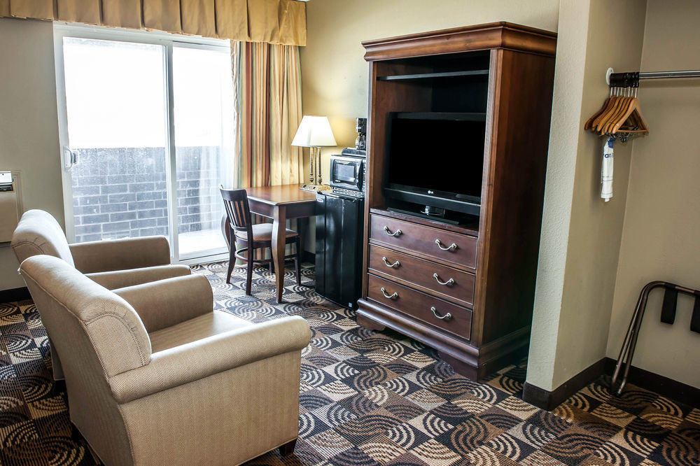 Comfort Inn & Suites North At The Pyramids Indianapolis Buitenkant foto