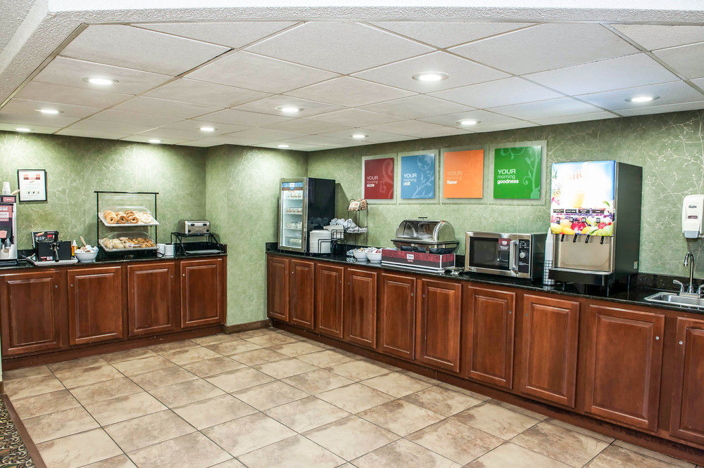 Comfort Inn & Suites North At The Pyramids Indianapolis Buitenkant foto